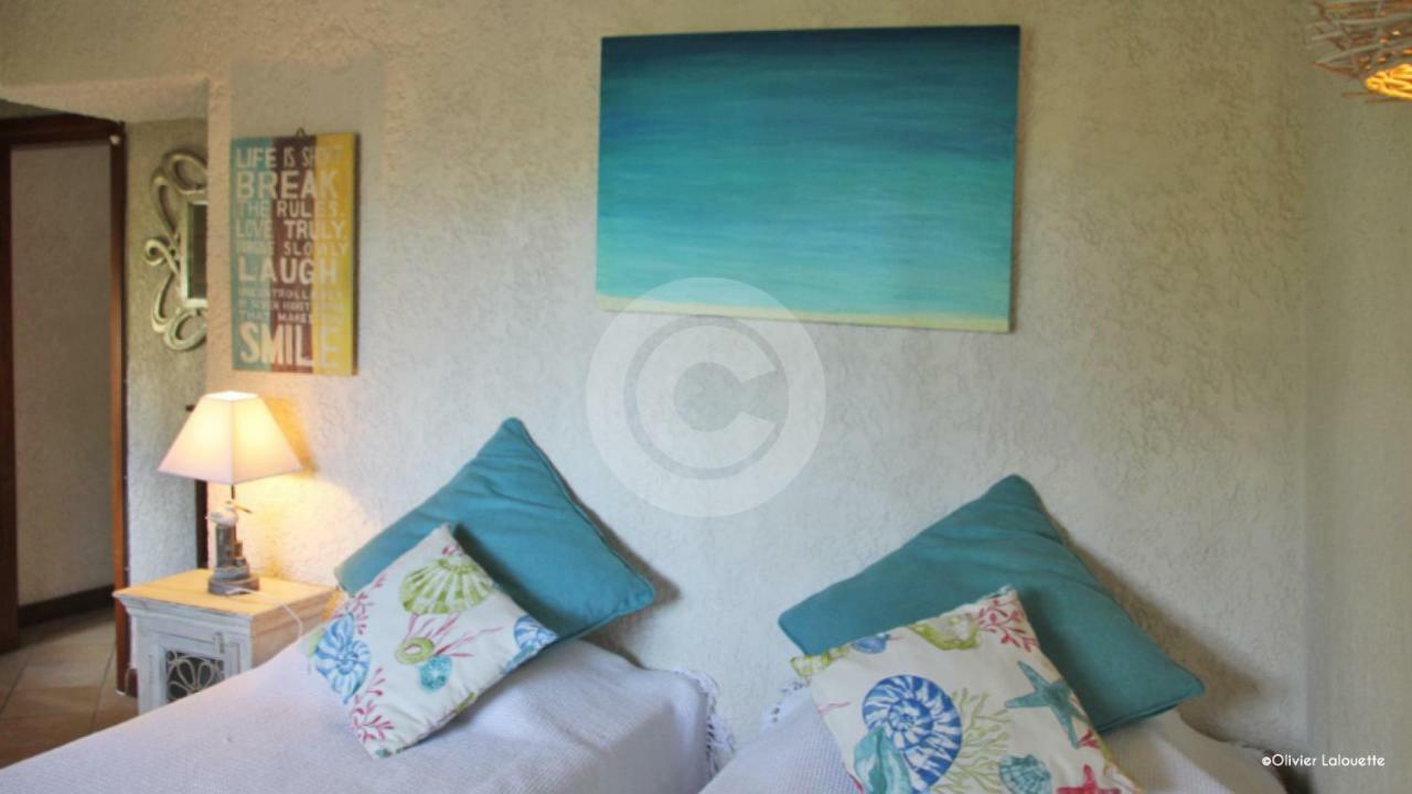 Fantastic Spacious Beachfront Villavacances Grand Baie Exterior foto